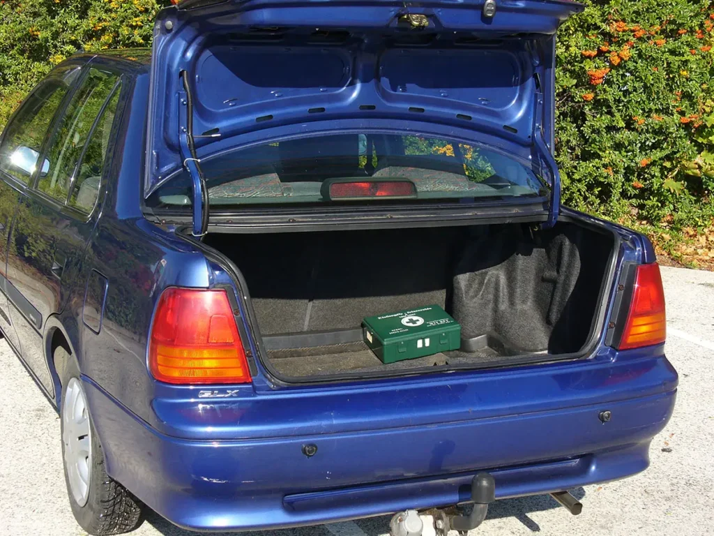 Használtteszt: Suzuki Swift 1.3 16V Sedan GLX (2003)