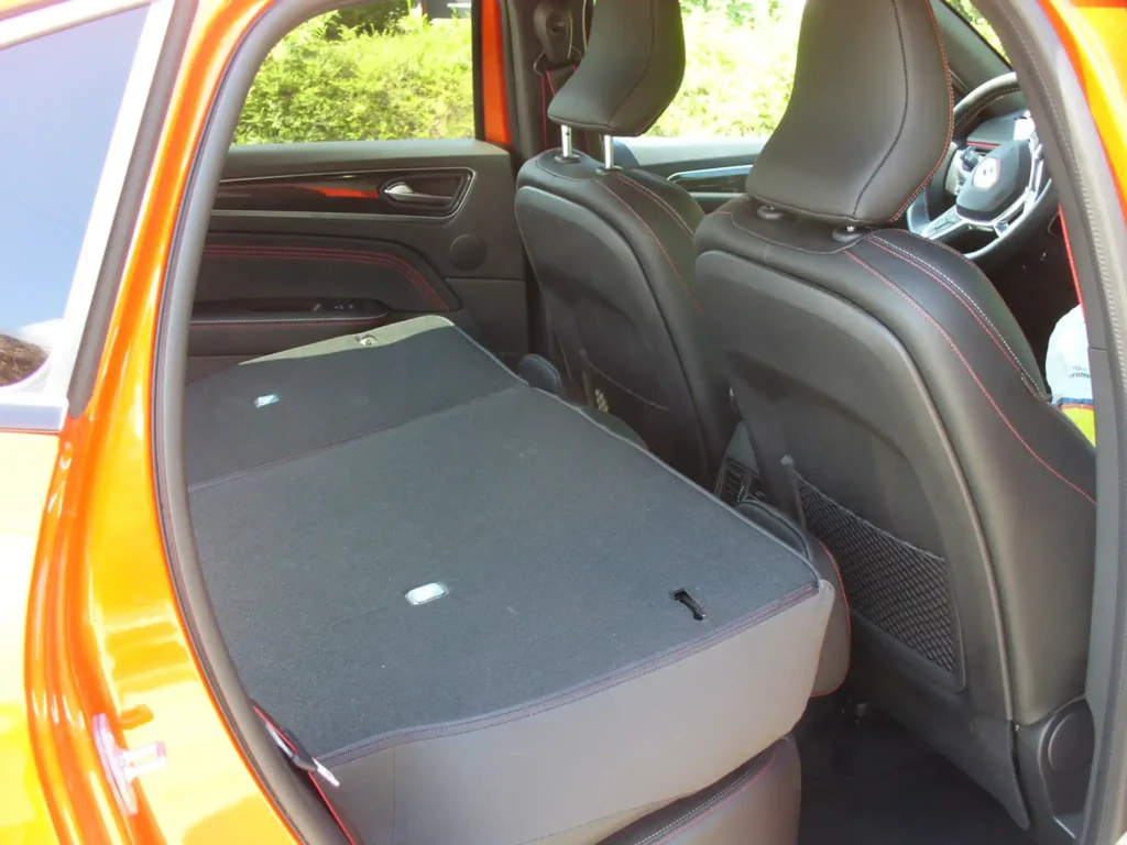 Renault Arkana TCe - Lehajtható hátsó ülés