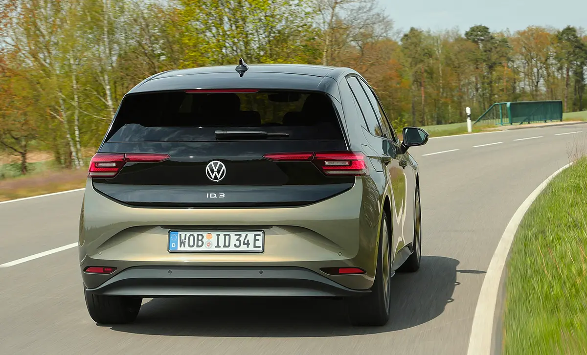 Volkswagen ID.3. Az európai villanyautó eladások egyelőre nem úgy alakulnak, ahogy azt a nagy márkák remélték. Az árengedmények után az ID.3 egyébként már jól teljesít Kínában