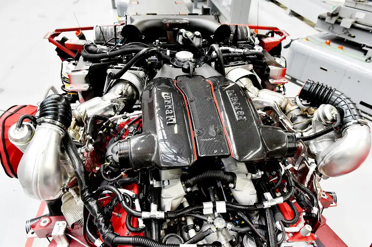 A 780 LE-s kétturbós V8-as hengerfejei is újak
