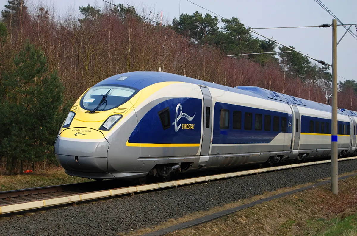 A csatorna alagútban, London és Köln, valamint London és Amszterdam között közlekedő Siemens gyártmányú Eurostar e320-as vonatok felépítményét is a Pininfarina rajzolta. A szerelvény csúcssebessége 320 km/h