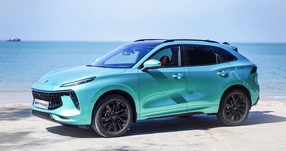 A T5 Evo nálunk Forthing márkanéven kapható, a 204 LE-s tisztán elektromos változat gyári hatótávja 520 km feletti