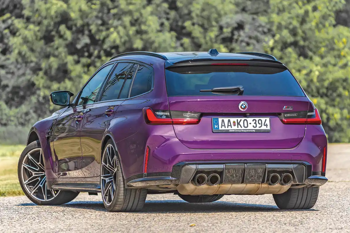 Sokaknak bejön a BMW M3 Touring, a cég nem tud annyit gyártani, amennyire kereslet volna. A sárvédőszélesítések látványosak