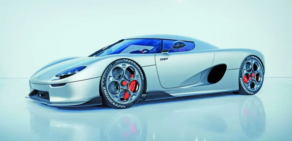 A Koenigsegg CC850 4364 mm hosszú, az első futómű megemelésével a hasmagassága – a fekvőrendőrök átlépésére – 5 centivel megnövelhető