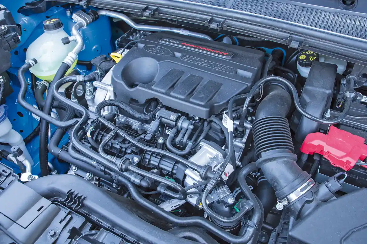 Ford Performance felirat is került az 1,0 l-es, 170 LE-s motorra