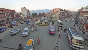 Katmandu utcáin elvileg balra hajts van, de senki sem veszi komolyan, és a rendőröket sem érdekli