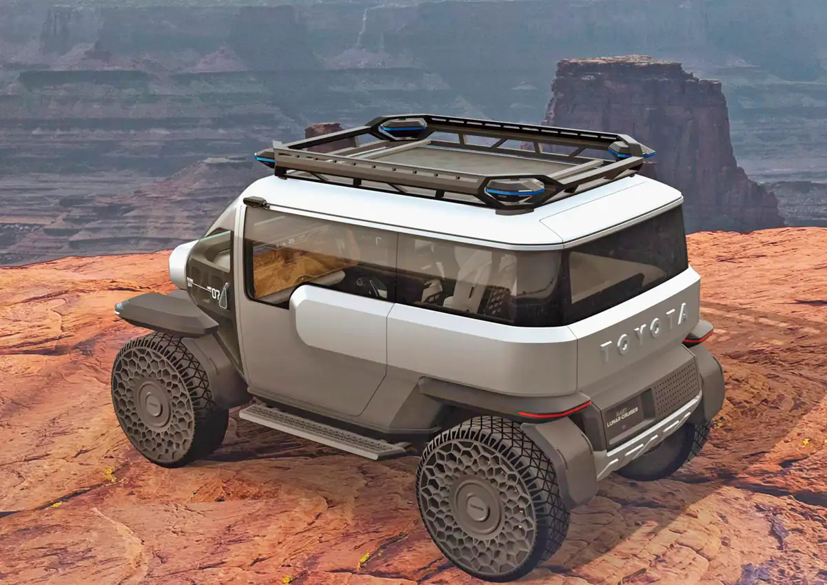 Különféle érzékelők pásztázzák a Baby Lunar Cruiser (BLC) környékét, ezeket a tetőcsomagtartó sarkain helyezték el