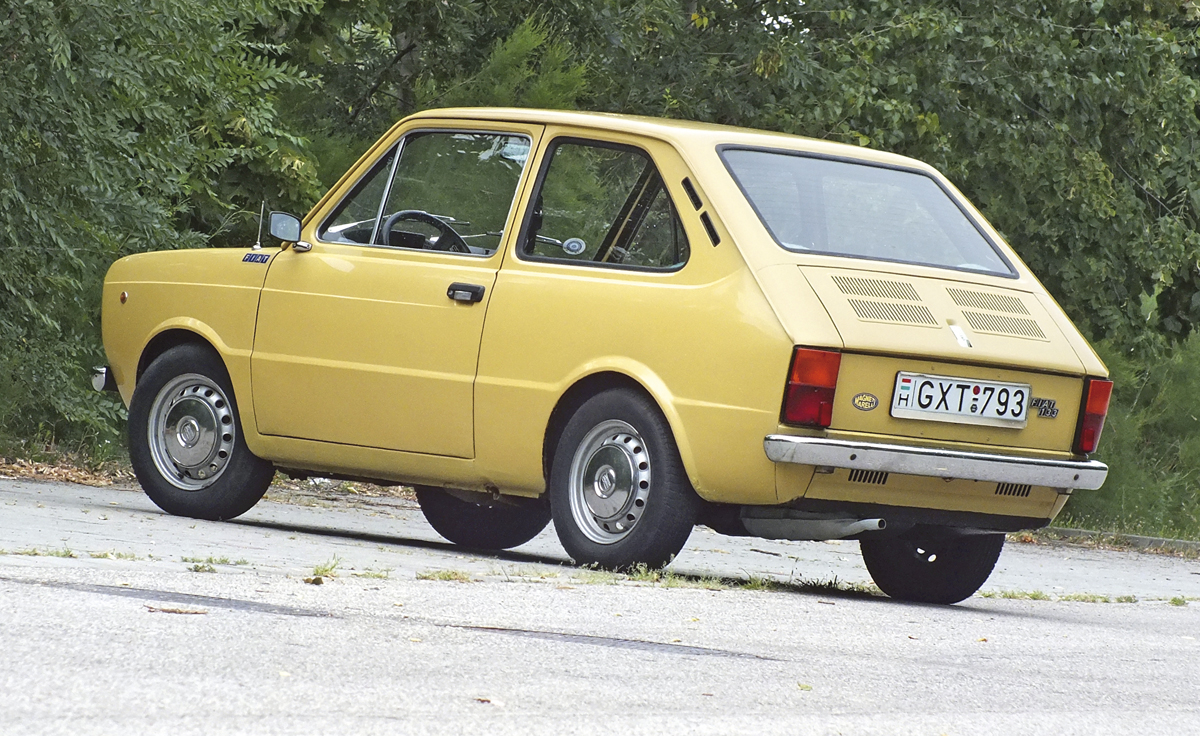A Fiat 133-as kicsit olyan, mint egy mosásban összement 127-es, de semmi köze a két autónak egymáshoz. Az exportpiacokon Fiat-márkajelzéssel árulták, Finnországban és Hollandiában viszonylag sok fennmaradt belőlük. Argentínában gyártották is 1977és 1980 között