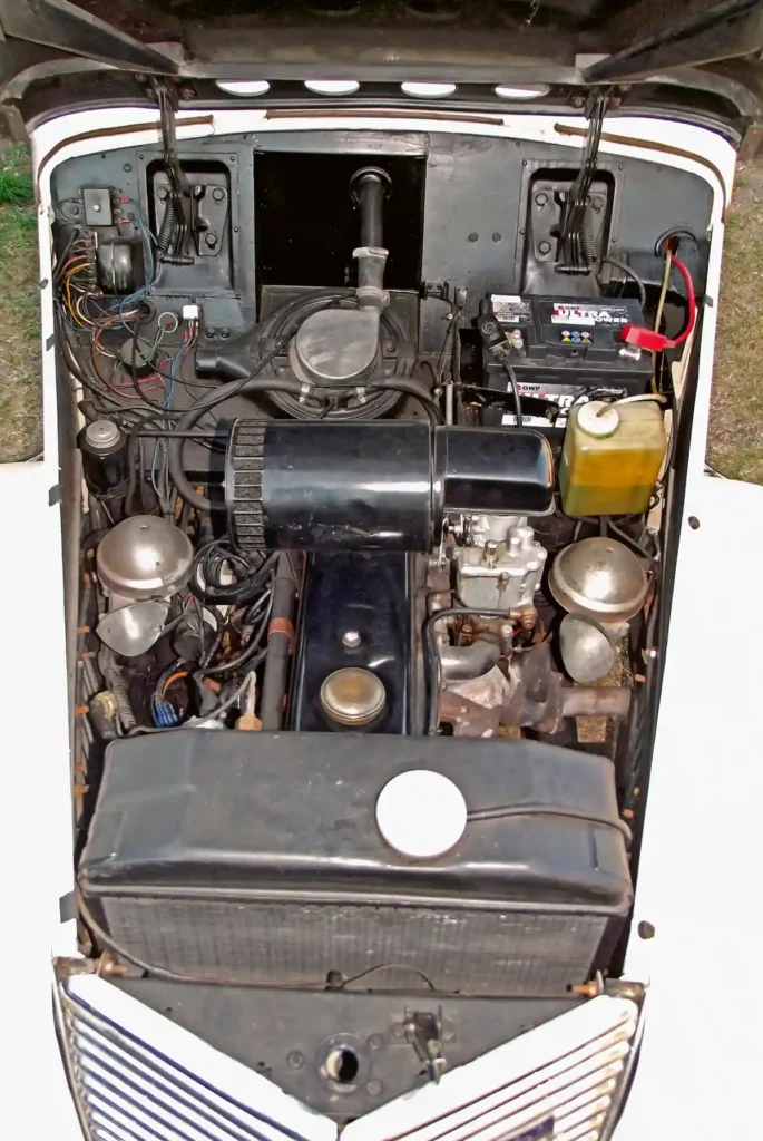 A sűrítést a 2,3-as motornál 6,5:1-re csökkentették, ezt a gépet az adóköteles lóerők után 18HP-nek nevezték el