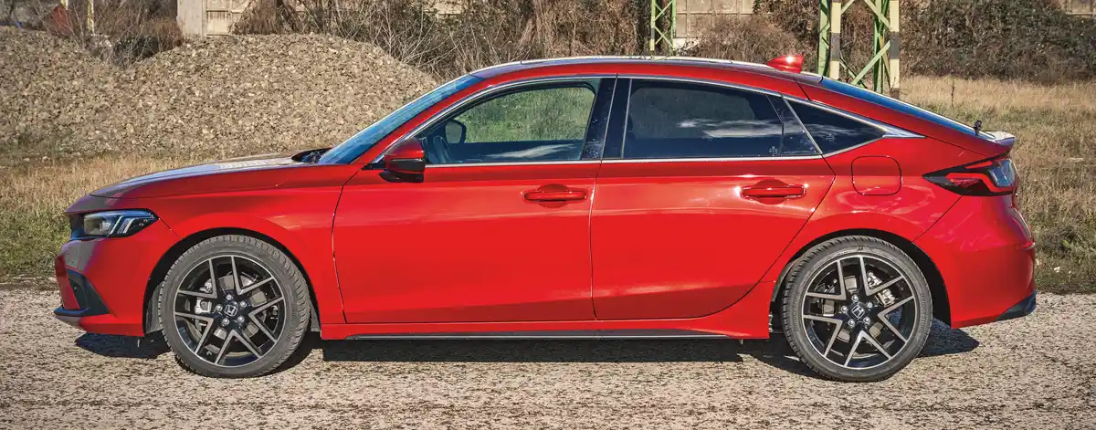 Krómkeretes oldalüvegeket kap a Honda Civic Advance, a sötétítés a B oszloptól már alapáron jár