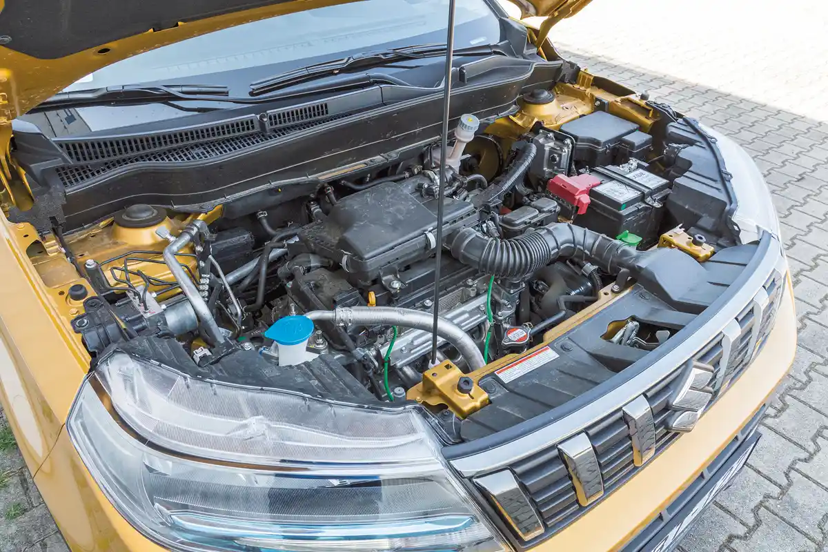Nem a Toyotáé a hajtáslánc, a Suzuki saját, 1,5-ös benzinmotor köré épített hibrid rendszert pakolt a Vitarába