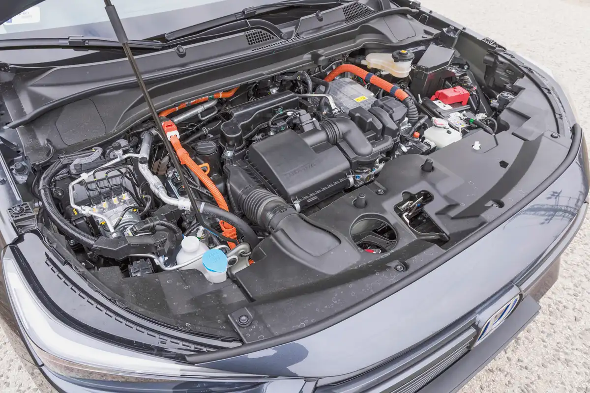 Hosszúlöketű a szívó 1,5-ös benzinmotor, és már közepes fordulaton is hangos, gyorsításokkor azonban kifejezetten zavaróan szól. Cserébe nagyon takarékos