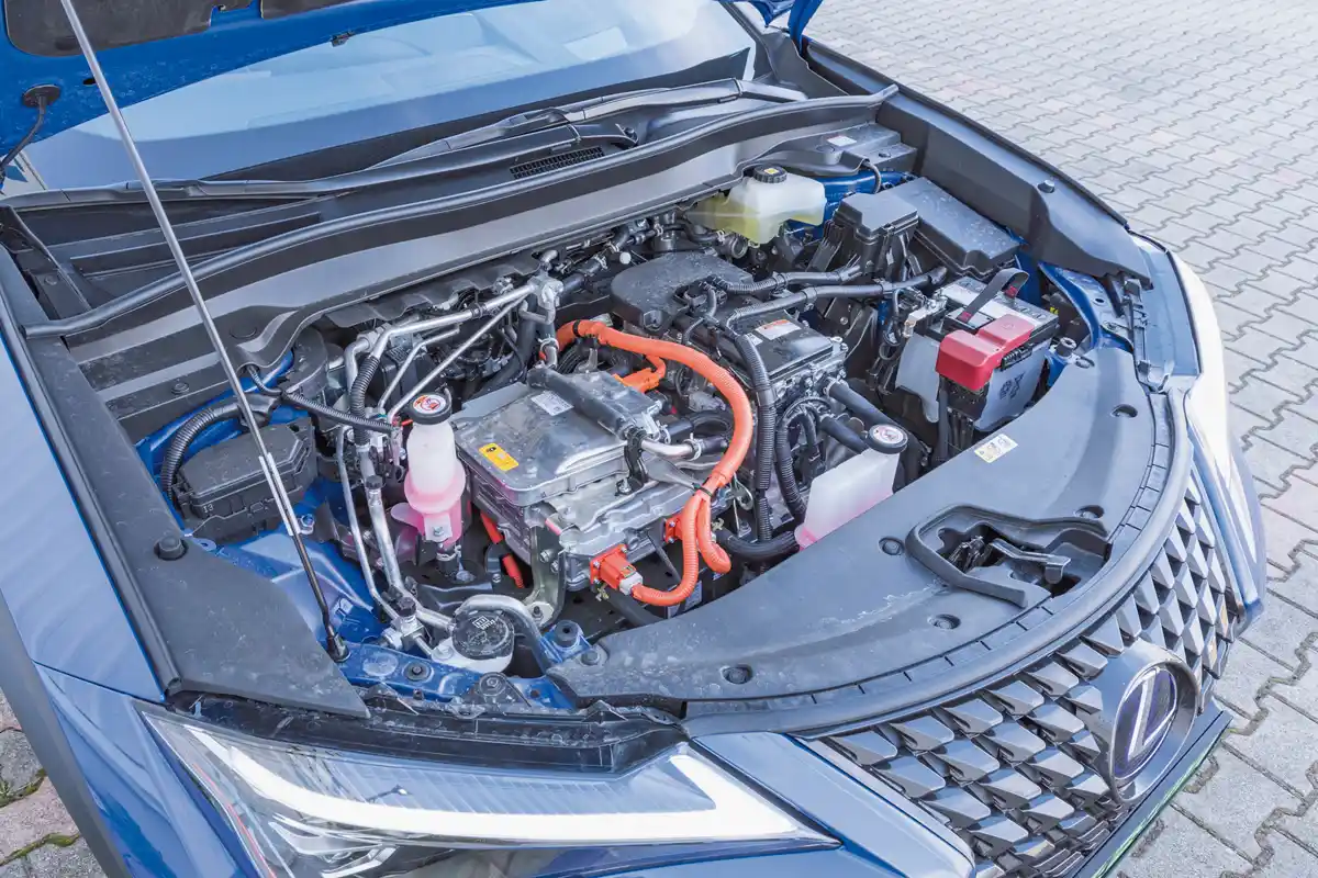 Előre tették a 204 LE-s villanymotort és az első kerekek hajtottak