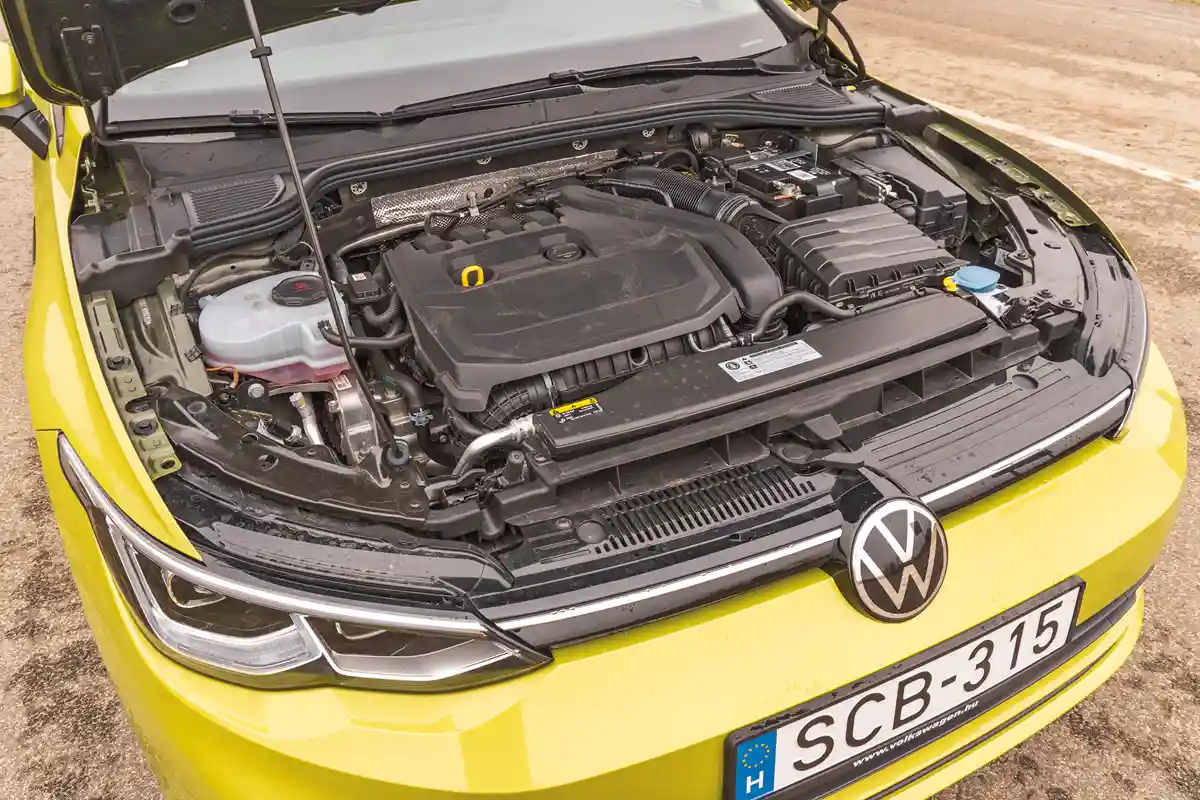 Csöndes, kifinomult és nem fogyaszt sokat a 130 LE-s turbós benzines. Nem is értjük, miért kell ennél erősebb hétköznapi autókat gyártani...