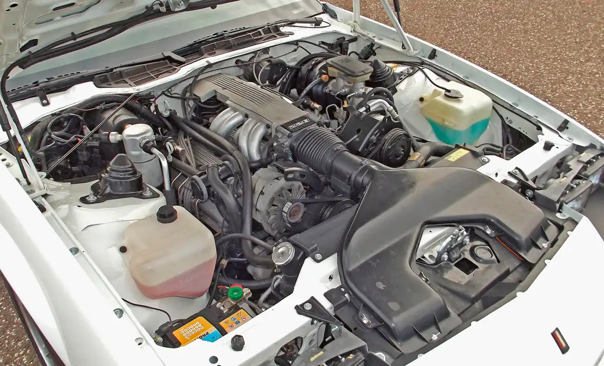 Az LB9 gyári jelű V8-as a Pontiac Trans Am-ben is dolgozott. Átlagfogyasztása kedvező, 14 l/100 km körüli