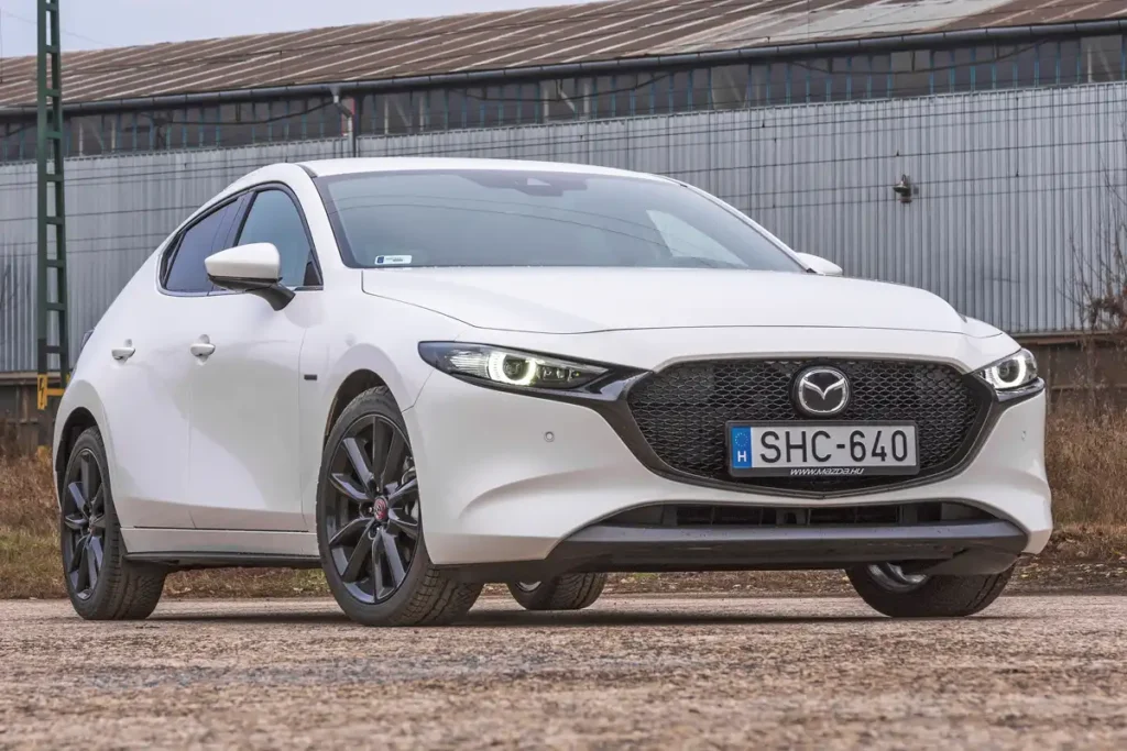 A Mazda3 hasmagassága csupán 135 mm, hamar leér az alja