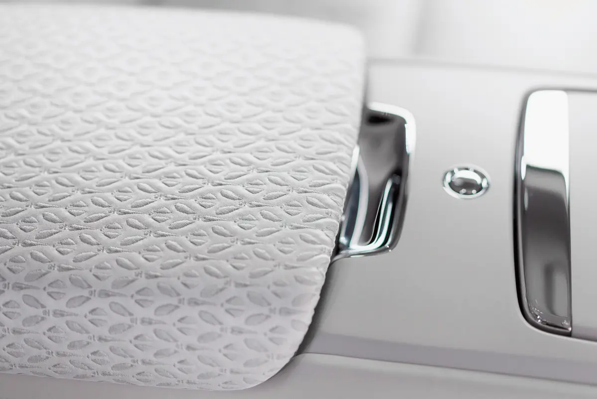 Bambuszszálakkal alakították ki a textil mintázatát