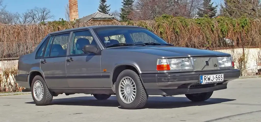 1990 és 1998 között 246 704 szedán készült, ebből 52 508 az 1991-es modellévben