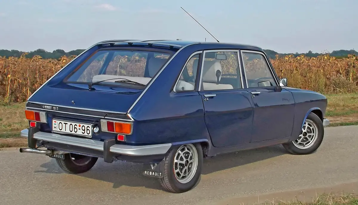 Az ablakfűtés és az ablaktörlő a Renault R16 TX-hez alapfelszerelés volt