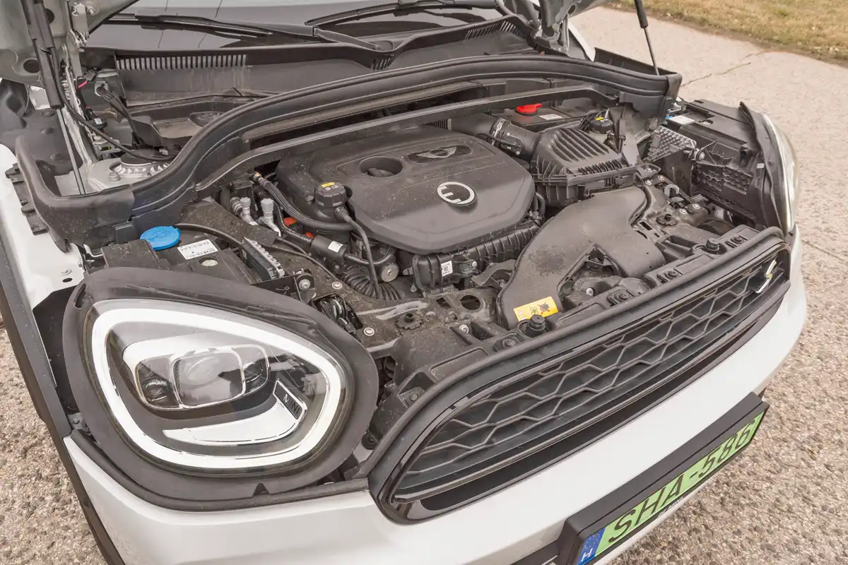 Ugyanez a hajtáslánc található a BMW X2 hibridben is