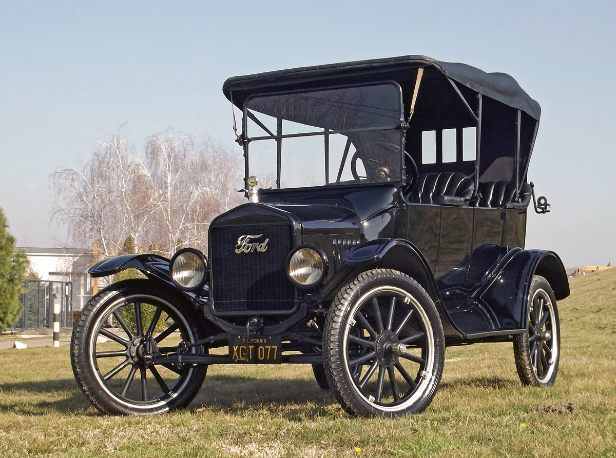 Az 1917 és 1923 közötti Ford T-k a felül szögletes helyett íves motorháztetővel készültek