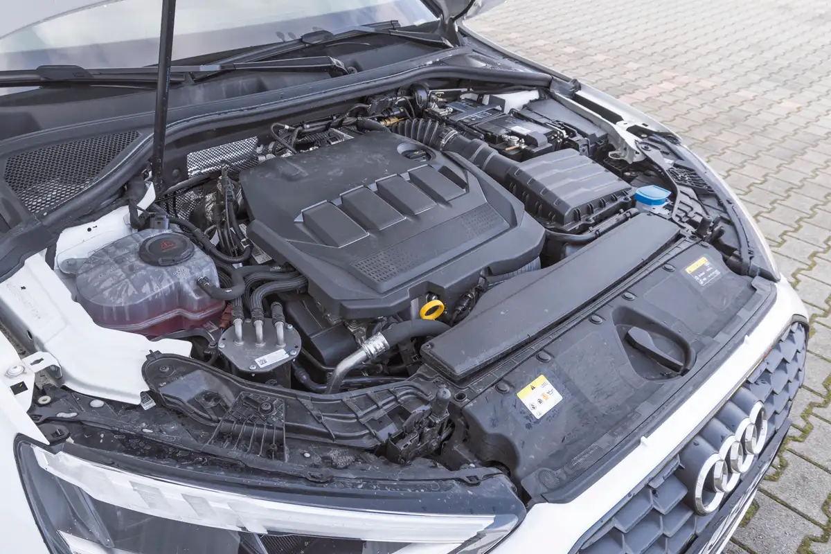 Jól szolgál az Audi A3-ban a konszern univerzális, 2,0 l-es dízel erőforrása, amely a 35 TDI-ben 150 LE-s