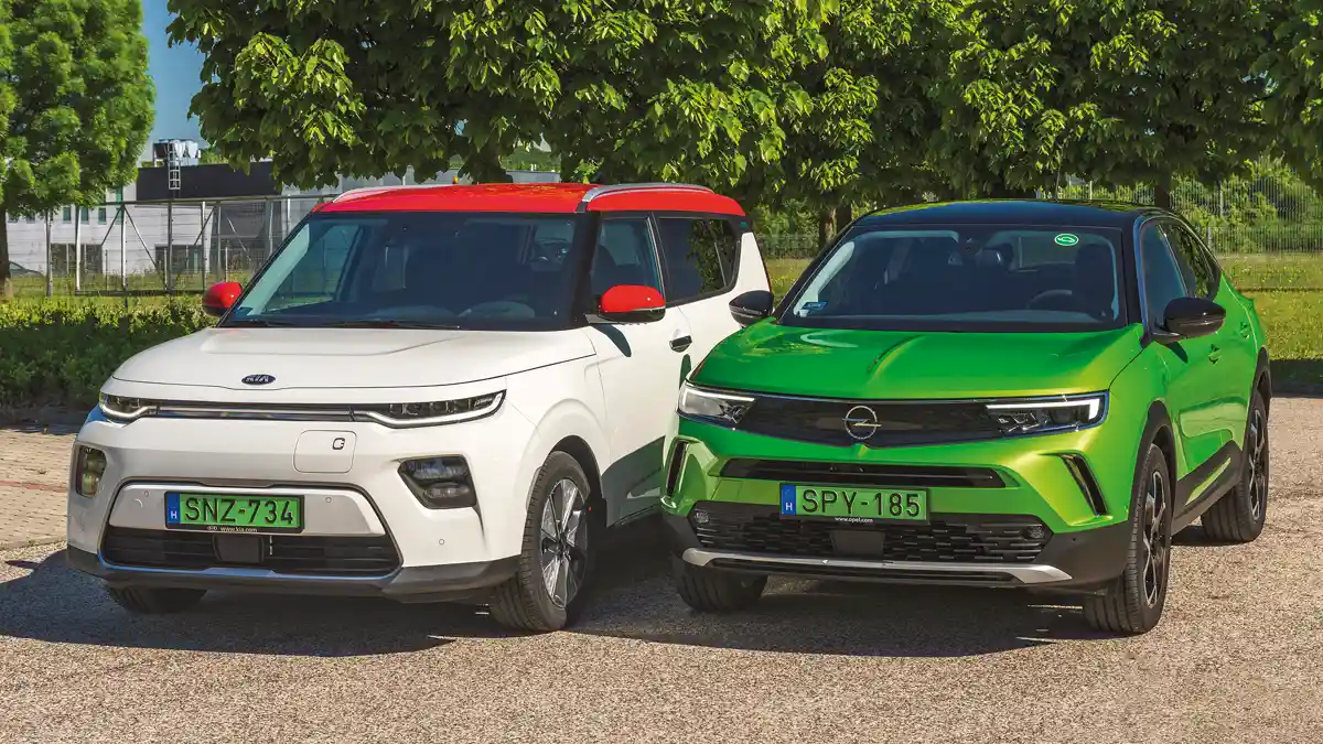 Két egyéniség: a Soul eleve különcnek született, a Mokka pedig az Opel 21. századi megújulásának zászlóvivője. Mindkettőhöz elérhető színes tető, a lemezmunkák szépek