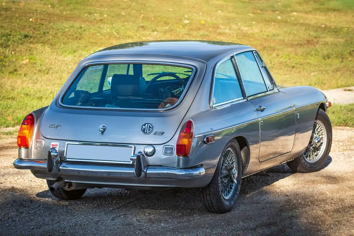 Pininfarina rajzolt kupét a nyitott változatból. Akárcsak a Jaguar E-Type esetén, az MGB-k között is ez a GT az unikális