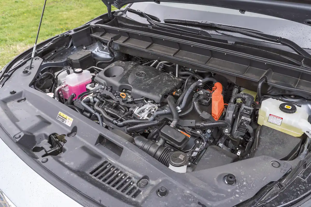 248 LE a Toyota Highlander összteljesítménye, amivel jelenleg a legerősebb hibrid Toyota