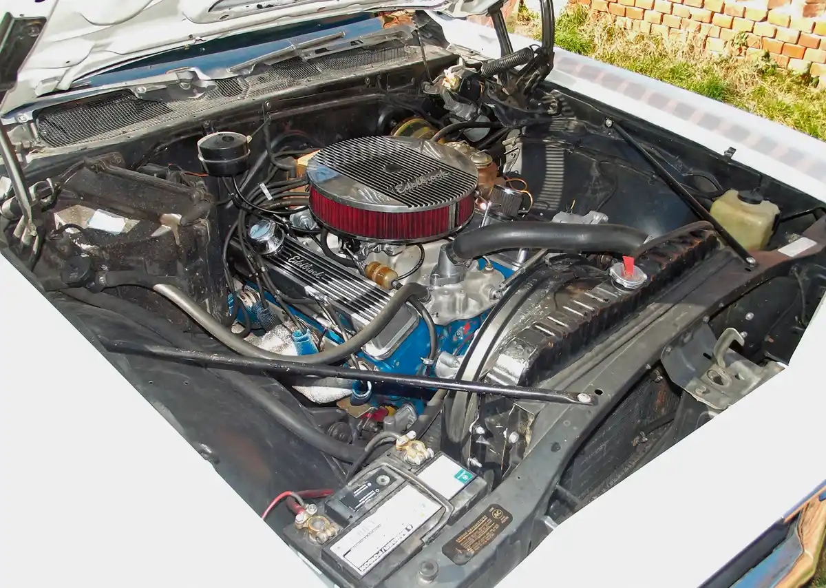 A Turbo Fire 5,0 l-es kivitele (1968–1973) inkább a családi szedánokhoz és kombikhoz illett. A vasblokkos motor hengerszöge 90°, normál vezetéssel 15 literrel is beéri 100 km-en, nehezebb lábbal 20-22-őt is felhabzsol