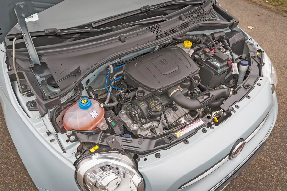 1,0 l-ből 70 LE-t merít a háromhengeres benzines, az elektromos rendszer 4,9 LE-vel tud segíteni