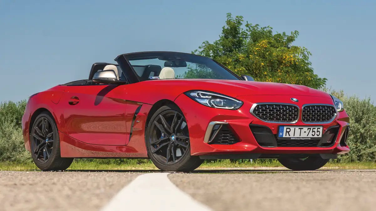 BMW-n szokatlanok a felfelé kúszó fényszórók, a vesék mintázata 3D-s. Ha az első tengely 15 centivel előrébb került volna, tökéletesek lennének az arányok