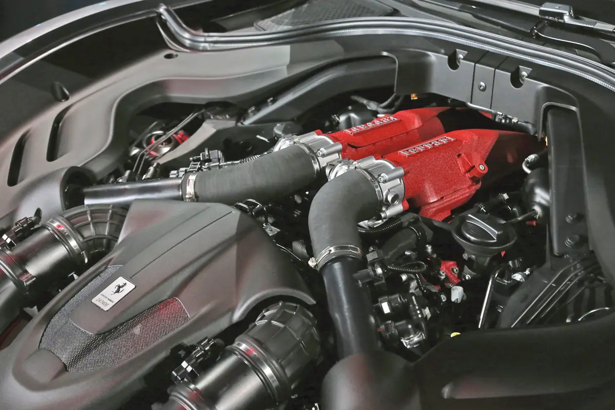 A turbós V8-as a Ferrari Roma orrában
