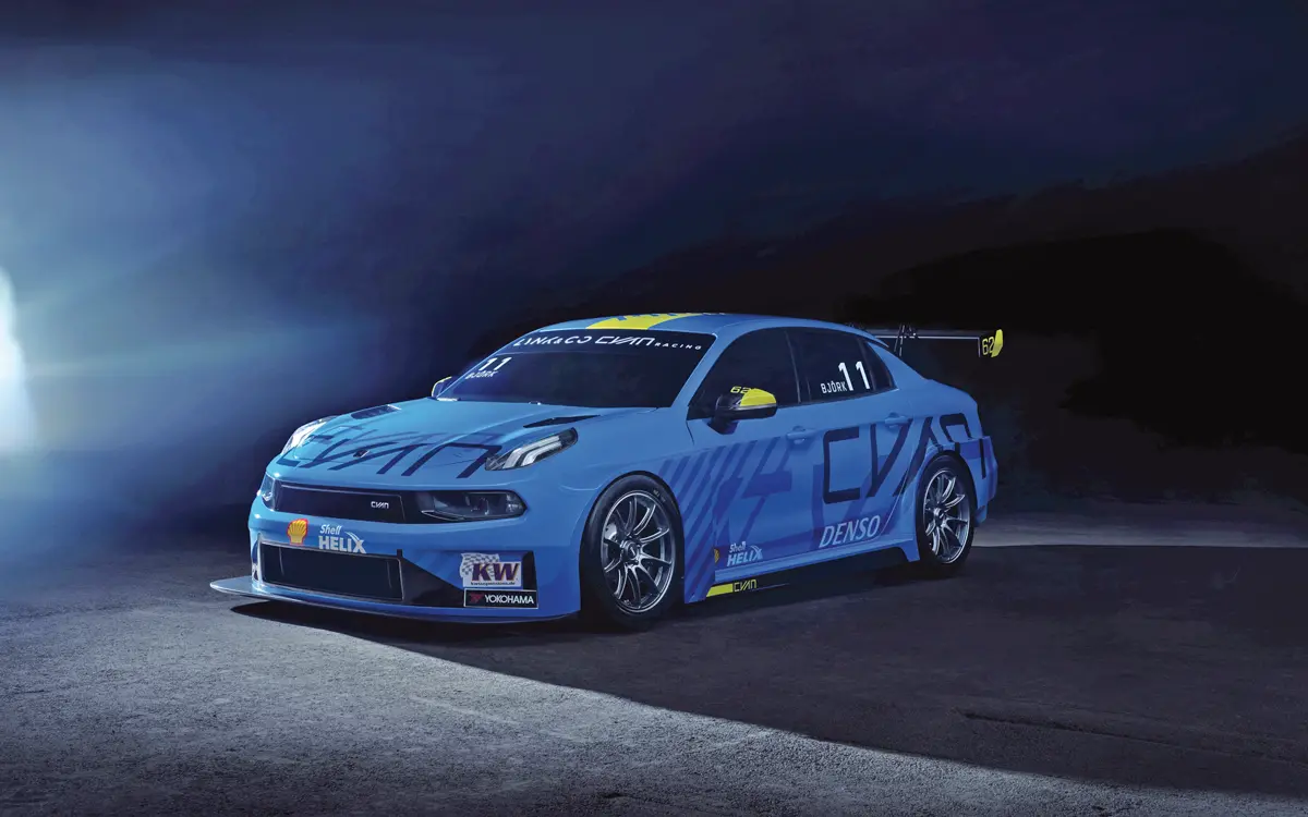 Ahogy a Polestar-féle Volvók is, a Lynk & Co versenyautói szintén kék színűek