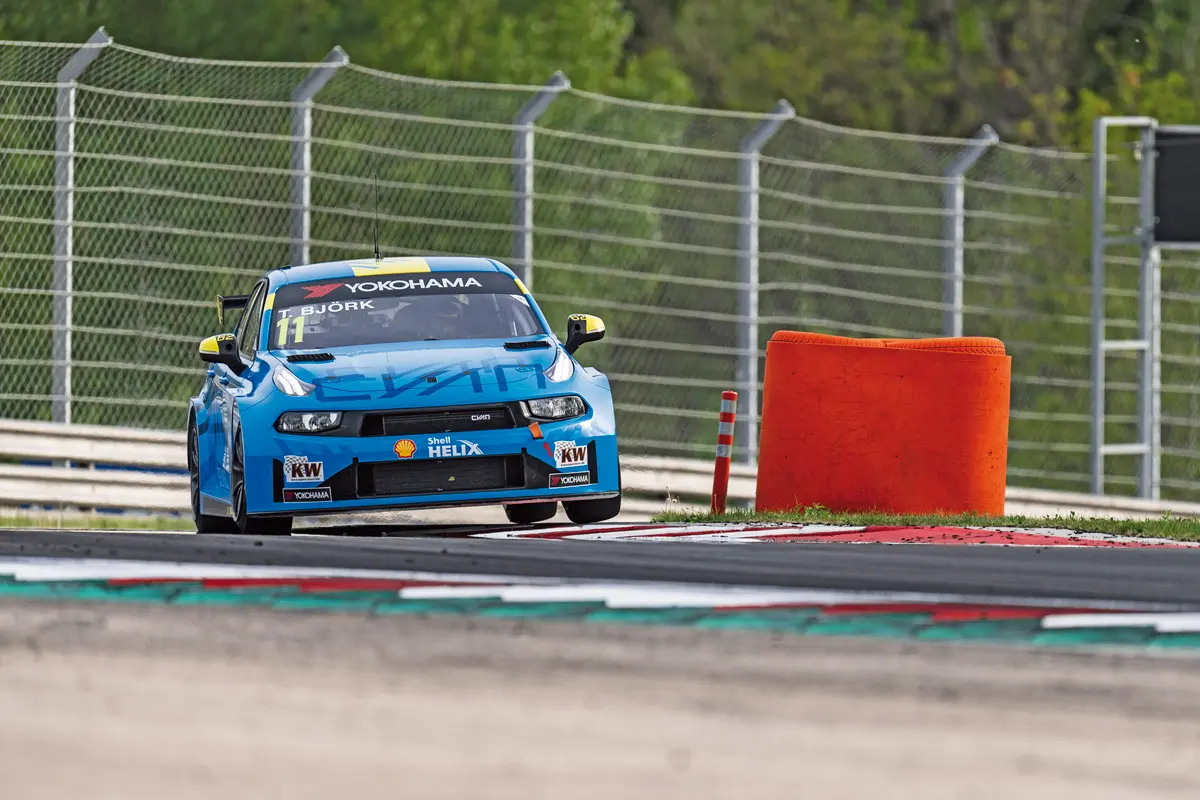 Björk a Hungaroring sikánjában a 03 TCR-rel, 2019 áprilisában