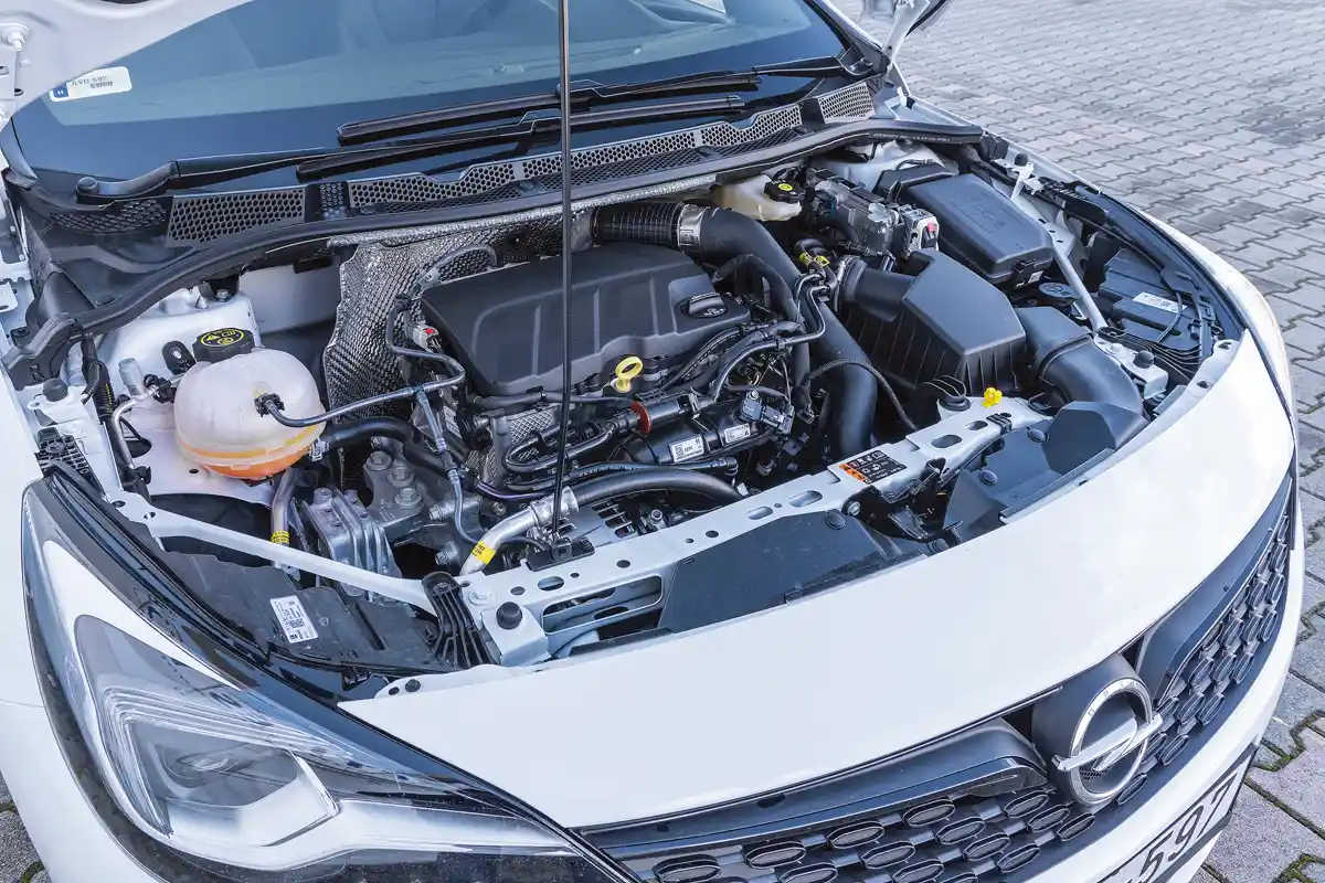 Erős, de kellemetlen hangú a háromhengeres turbómotor