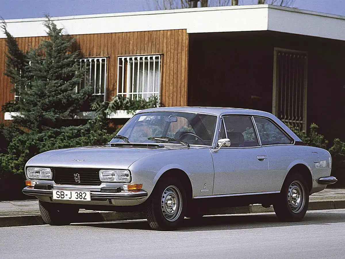 Új fényszóróiról és az első sárvédők aljára tett Pininfarina-logókról könnyen felismerhető a második széria