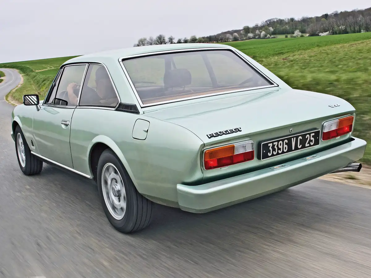 Kissé ormótlanok a harmadik széria műanyag lökhárítói. A 2,7 l-es V6-os csúcssebessége elérte a 188 km/h-t. A versenyváltozat erőforrásai 225-250 LE-s teljesítményt tudtak