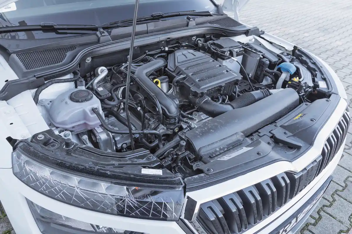 Kitölti a teret az 1,0 l-es háromhengeres. Ennél erősebb Skoda Kamiq csak egy van, az 1,5-ös, 150 LE-s turbós benzines