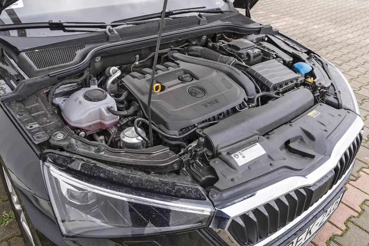 Jó dinamikát ad az 1,5-ös turbómotor (0–100 km/h: 8,3 s, 219 km/h), az automata váltó felára bő félmillió forint