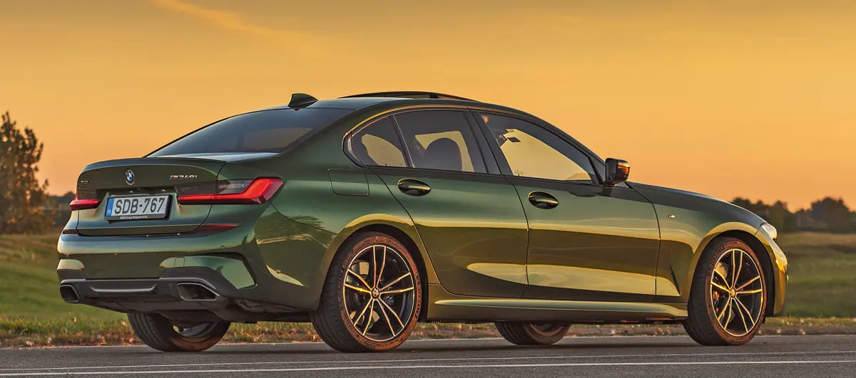 Hibátlan a lemezmunka. A BMW M340i xDrive nagy autó, amit érzékeltet, hogy a 19 colos felnik sem tűnnek alatta nagynak