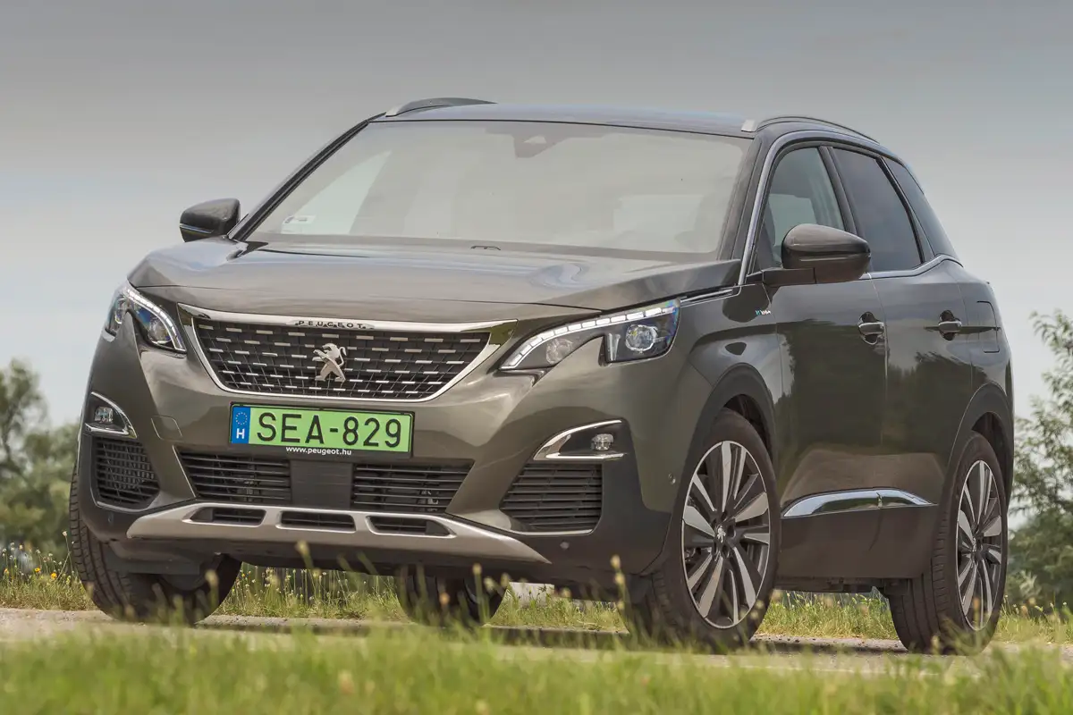 Búcsúzunk ettől az arctól, a friss 3008 már a Peugeot új márkaarculatát fogja tükrözni