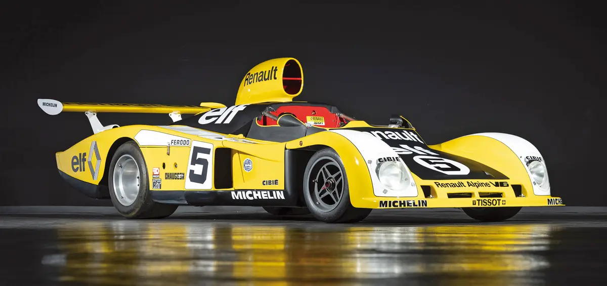 Renault-Alpine A442 (1975) – régi idők tanúja, négy versenyszezont élt meg, 1977-ben az Arnoux/Pironi/Fréquelin trió vezette Le Mans-ban, 1978-ban pedig ugyanitt tartalék autó volt. 2140 köbcentis, turbós motorja 520 LE-s, a hosszú Hunaudiéres egyenesben 370 km/h-s sebességet tudott elérni. Elkelt 1 278 080 euróért