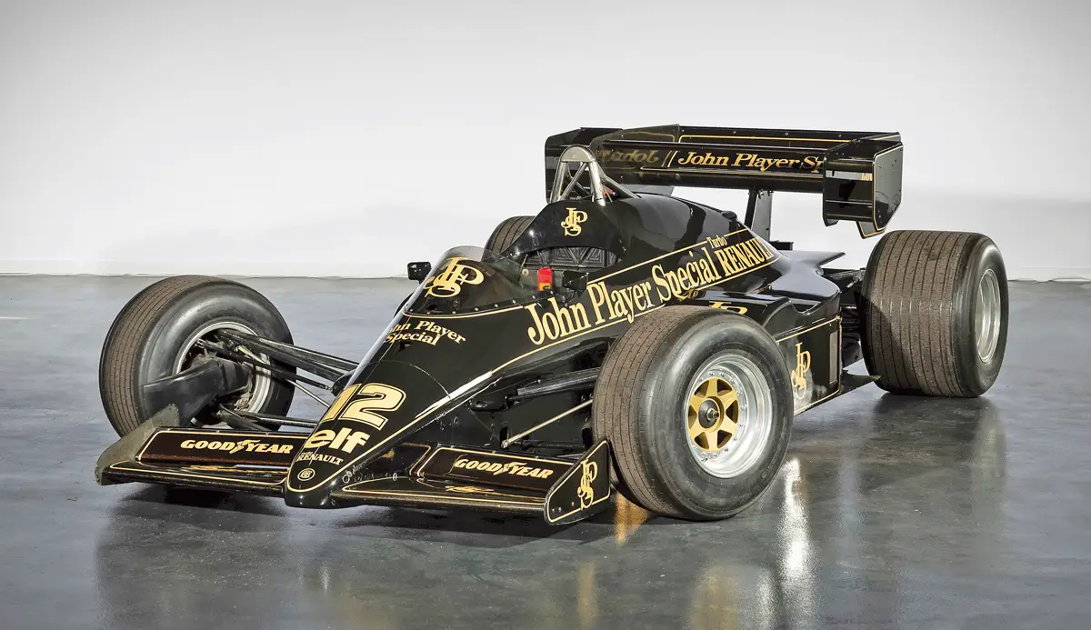 Lotus 95T-4 (1984) – a turbós Renault motorral hajtott Formula 1-es autót Gerard Ducarouge tervezte, ez a széria utolsó, negyedik példánya. A futamokon az olasz Elio de Angelis vezette (csapattársa Nigel Mansell nem), aki 1984-ben második lett Detroitban, a bajnokságban pedig harmadik helyen végzett a McLaren akkori két ásza, a világbajnok Niki Lauda és Alain Prost mögött. Elkelt 866 880 euróért