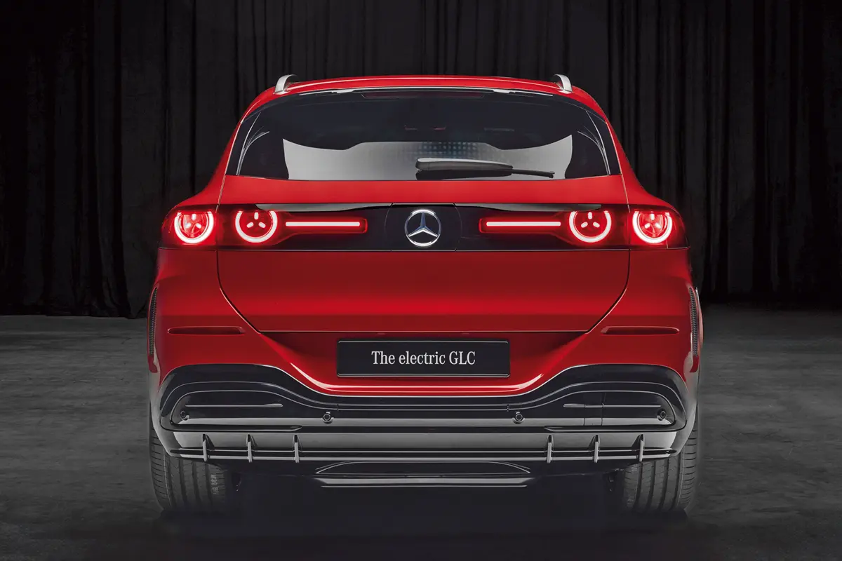 A Mercedes-Benz GLC EQ vontatási képessége 2400 kiló és ebben az üzemmódban külön asszisztens segíti a vezetőt