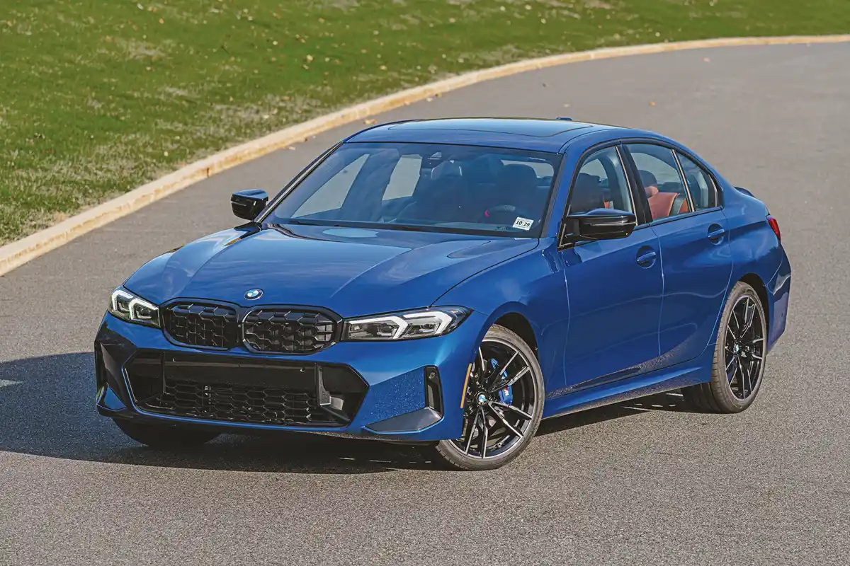 BMW M340i xDrive 50 Jahre Edition – Kanadába 100, Malajziába 50, Japánba csupán 5 limitált 3-as kerül. A fotón az Egyesült Államokban kapható autó látható
