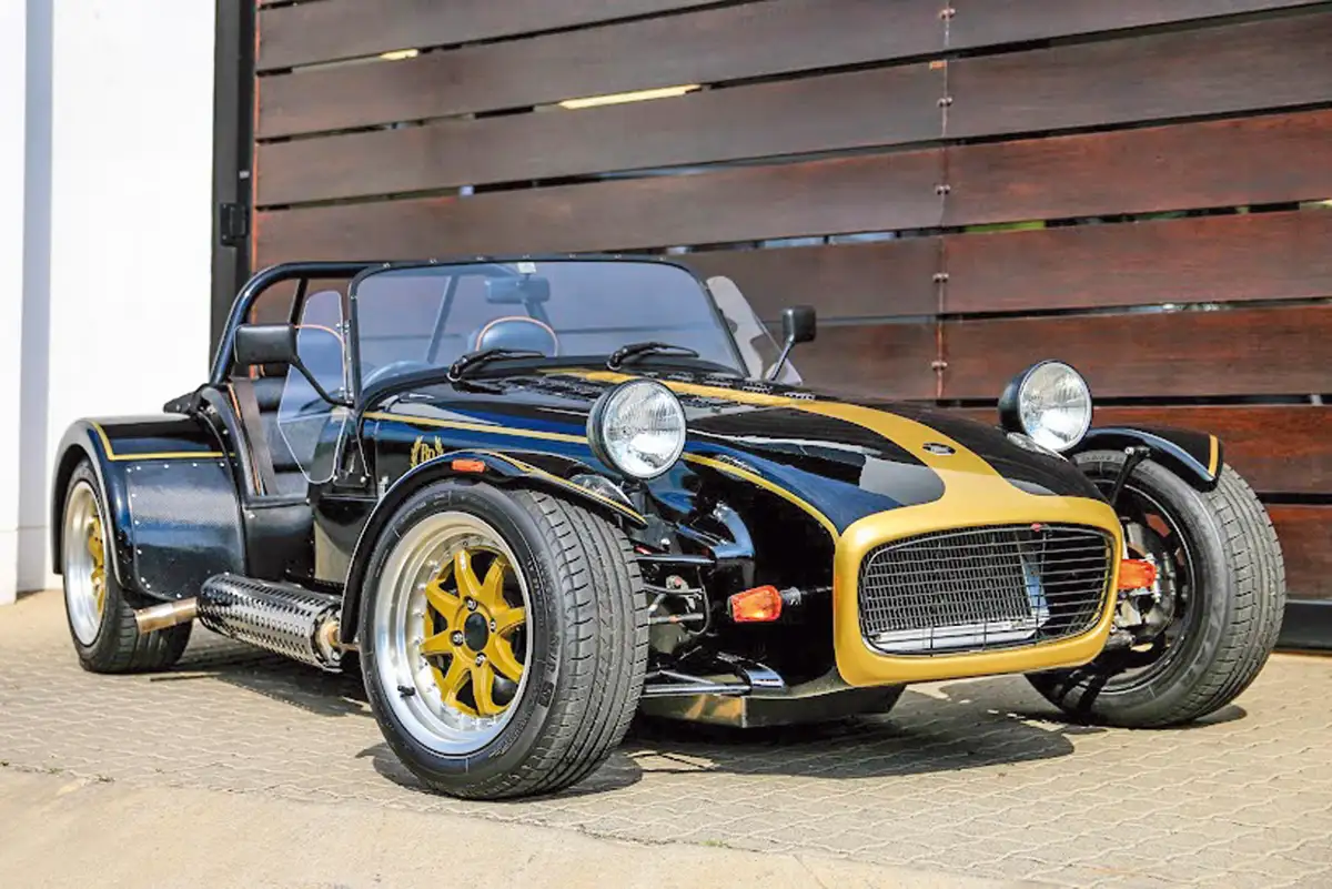Birkin S3 Dél-Afrikából. A Lotus Super 7 helyi replikáját főleg Ford motorok hajtják