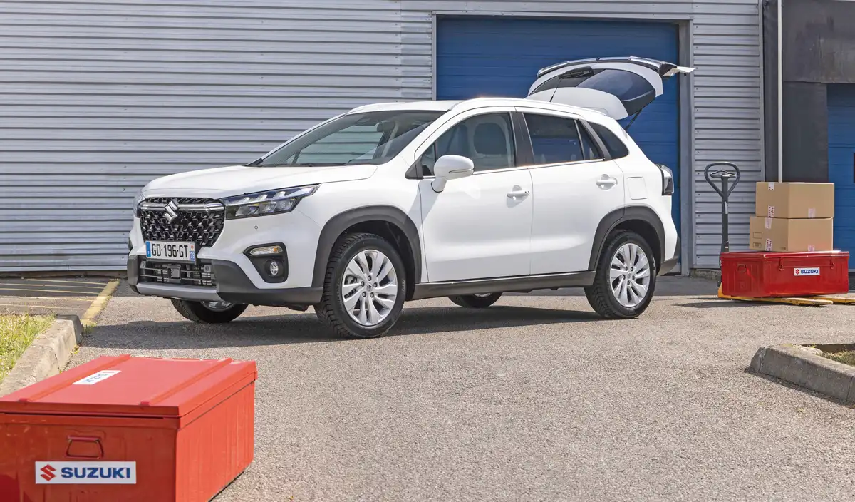 A hazai piac eladási éllovasa 2025-ben a Suzuki S-Cross volt 6500 darabbal. 2024-ben úgy volt a második, hogy többet adtak el belőle mint tavaly