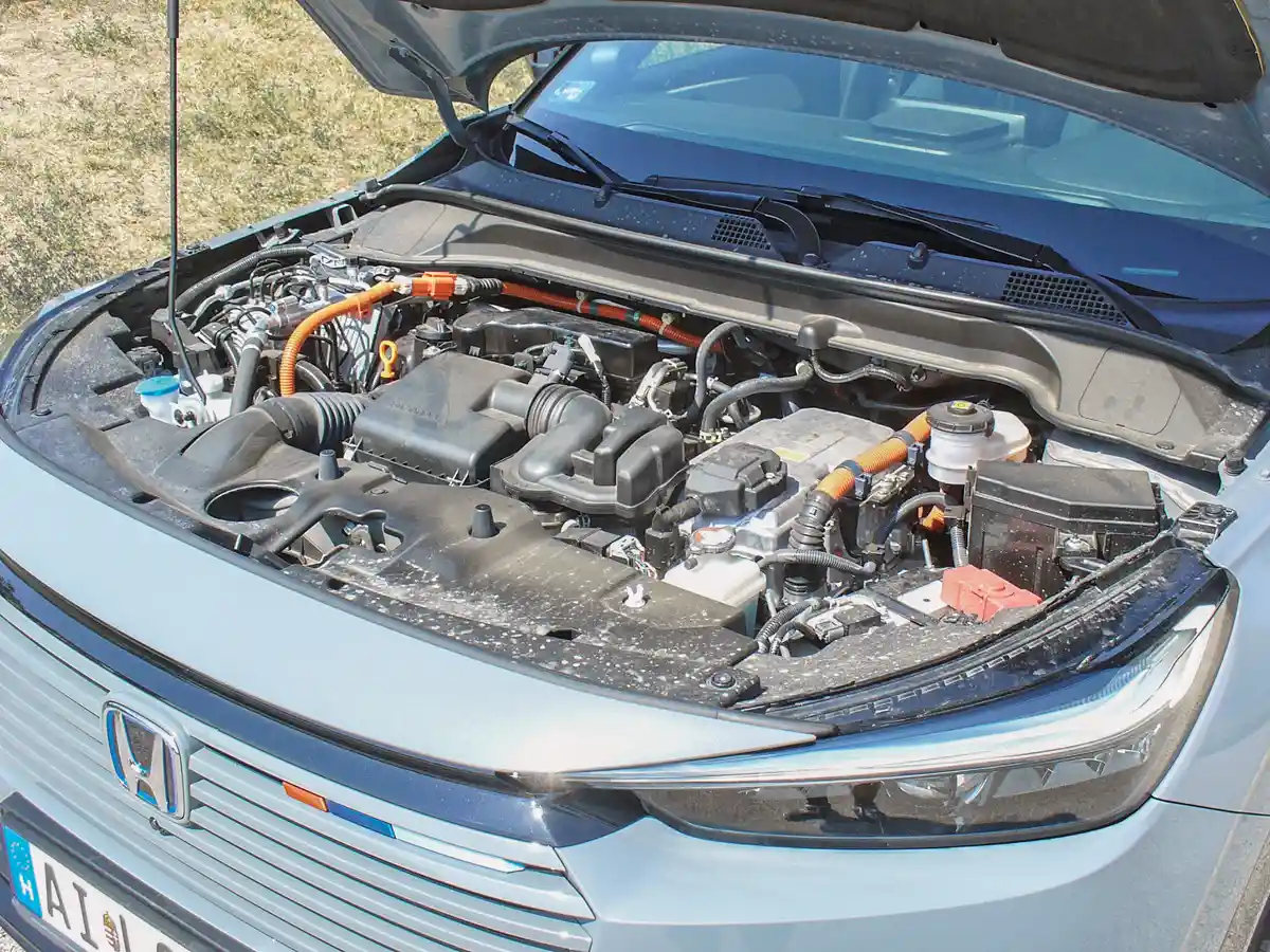 Hosszúlöketű a szívó 1,5-ös benzinmotor, és már közepes fordulaton is hangos