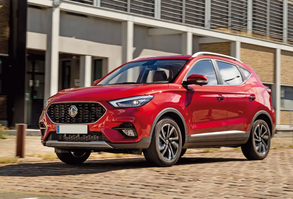 MG ZS: a kínai tulajdonú brit márka 2022-ben jelent meg Magyarországon, belépő SUV-ja főleg 1,5 l-es szívó benzinmotorral használtként is népszerű